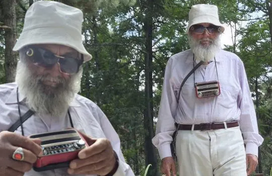 Sait dede teknolojiyi reddetti! Ne televizyonu var ne de telefonu: Tek dostunu yanından ayırmıyor