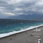 Antalya'da fırtına ve sağanak etkili oluyor