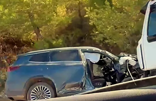Antalya'da kamyon ile cip çarpıştı; 1 turist öldü, 3 yaralı