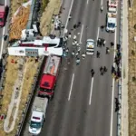 Çekici, tur otobüsüne çarpmıştı: Manisa'daki faciada ölü sayısı 12'ye yükseldi