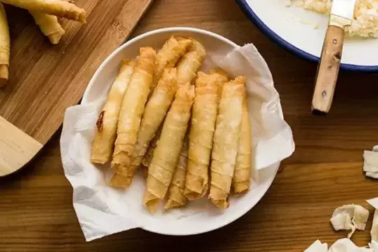 Dışı çıtır, içi yumuşacık lezzet: Kalem börek tarifi