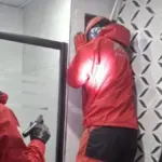 Ev sahibini şaşırtan misafir: Havalandırmaya sıkışan kukumav böyle kurtarıldı