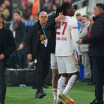 Galatasaray'da ilginç değişiklik! 16 dakika sahada kaldı