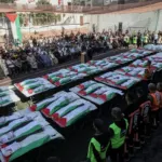 Gazze'de yaklaşık 3 yıl sonra enkazdan çıkarılan 75 Filistinlinin naaşı toprağa verildi