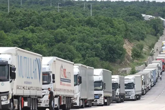 Hamzabeyli Sınır Kapısı'nda 27 kilometrelik tır kuyruğu oluştu