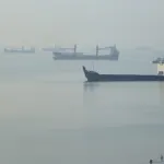 İran Devrim Muhafızları: Hürmüz Boğazı’nda mayına çarpan süpertanker alev aldı