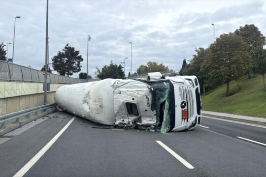 İstanbul'da LNG yüklü tanker devrildi