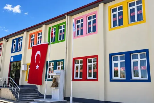 İstanbul'da yarın okullar tatil mi? 19 Ekim Pazartesi okullar açık mı?