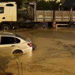 Kocaeli'de sağanak: Caddeler ve sokaklar göle döndü