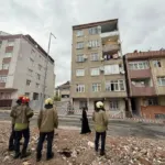Küçükçekmece’de 7 katlı bina tahliye edildi. Çatlama sesleri geldi