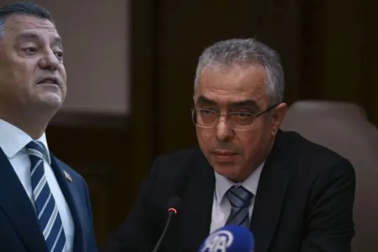 Özgür Özel'den Mehmet Uçum'un seçim açıklamasına yanıt! "Kiminle anlaştınız?"