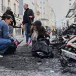 Paris'te yağmalanan dükkanlar, yanan bisikletler: Kentte yıkım