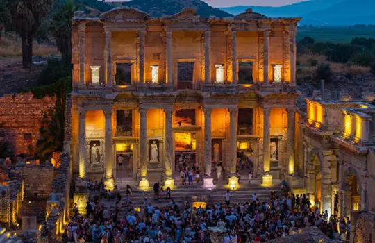 Rekoru Bakan Ersoy duyurdu: Gece müzeciliğinde ziyaretçi sayısı 1,3 milyonu aştı... Efes zirvede, Galata Kulesi ikinci, Hierapolis üçüncü sırada