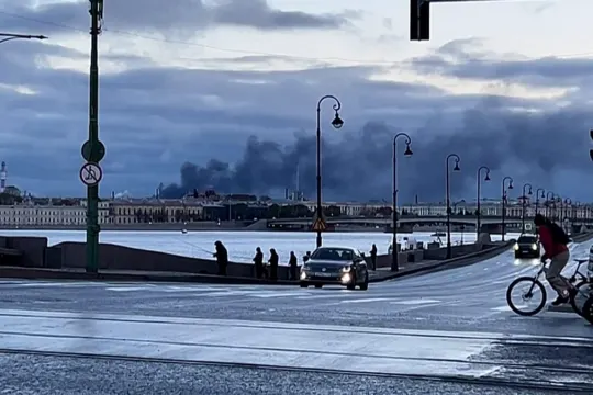 Rusya: İHA saldırısı sonrası St Petersburg'da büyük yangın ve yoğun duman