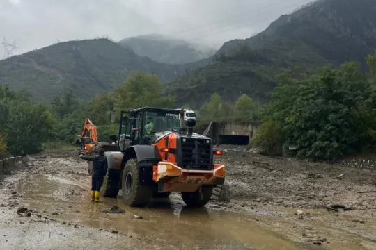 Sakarya'da heyelan! İki mahalle birbirinden tamamen koptu