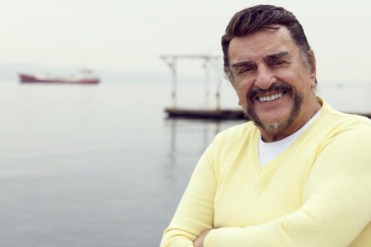 Şarkıcı Alpay hayatını kaybetti