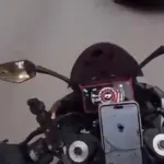 Şerit değiştiren araçtan motosikletiyle kaçarken başka otomobile çarptı