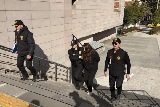 Sevgilisini öldürdüğü iddiasıyla gözaltına alınan kadın adliyede