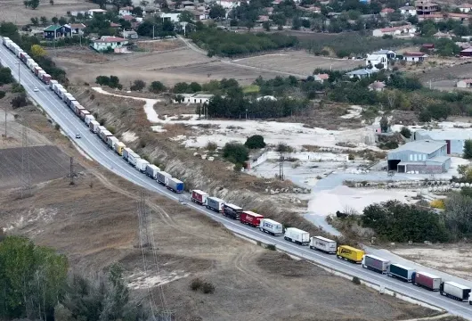 Sınırda üç günlük bekleyiş: Hamzabeyli’de tır kuyruğu rekor seviyeye  ulaştı