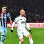 Süper Lig'de Beşiktaş ile Trabzonspor derbide kozlarını paylaşacak!