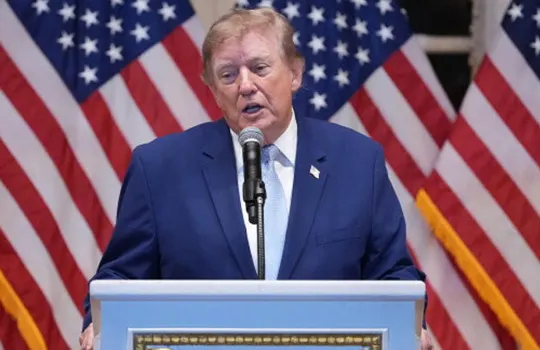Trump Fransa'daki olaylardan göçmenleri sorumlu tuttu