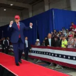 Trump’tan komik olmayan ‘Muhammed’ esprisi! Salondan beklediği karşılığı alamadı