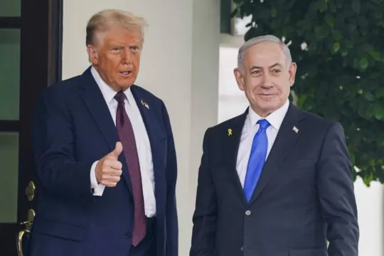 Trump'tan Netanyahu'ya açık destek: "Sizi asla yarı yolda bırakmayacak"