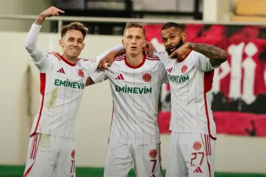 Ümraniyespor galibiyeti ikinci yarıda kaptı!