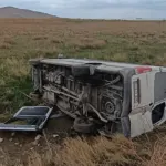 Van-Bitlis yolunda minibüs dehşeti: Altı yaralı
